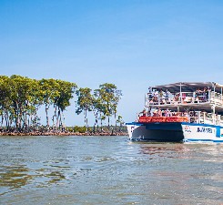 Passeio de Catamarã no Delta do Parnaíba